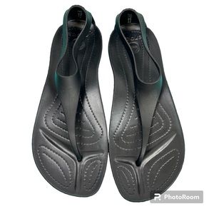 Crocs Serena Women’s Size 9 Black Flip Flops Thong Slingback Flats Shoes Comfort